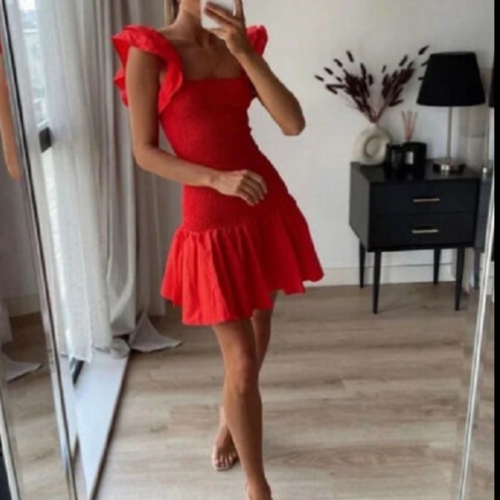 ZARA Boho Cotton Bright Red
Ruffled Smocked Dress Size Medium